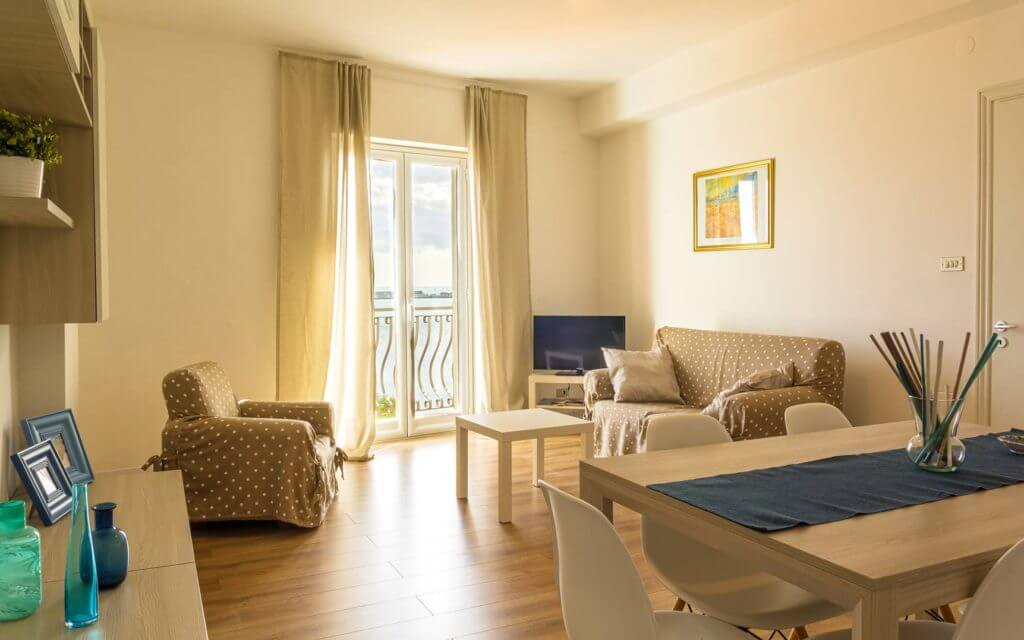 Tyche Apartment Appartamento Giardini Naxos Taormina Sicilia Sicily salotto living room